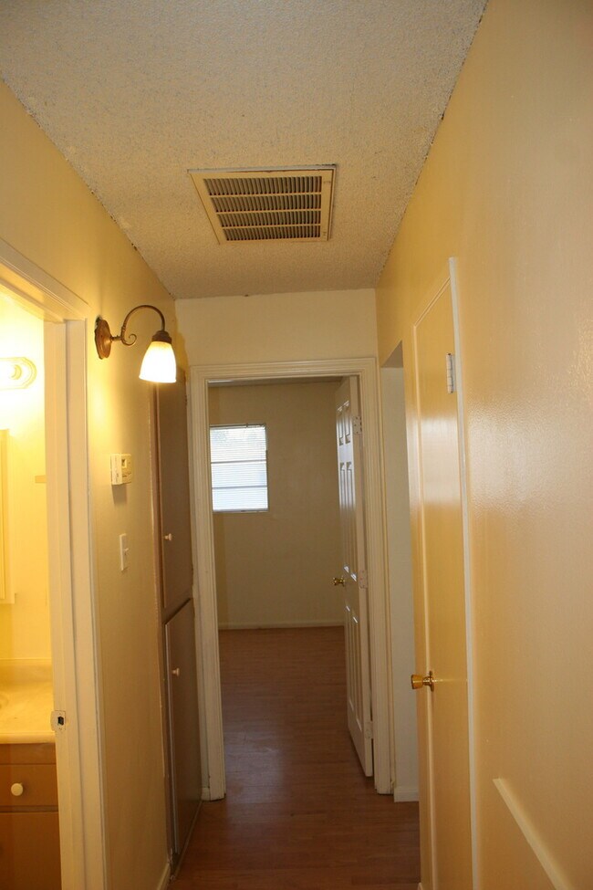 Foto del edificio - 700 Knotts St