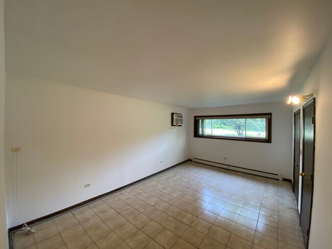 Living room - 531 W Pleasant Ln
