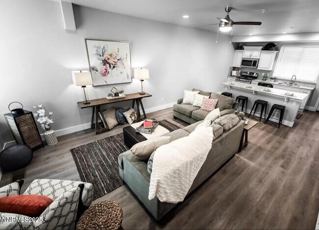 Foto del edificio - 730 Bluffs Ct