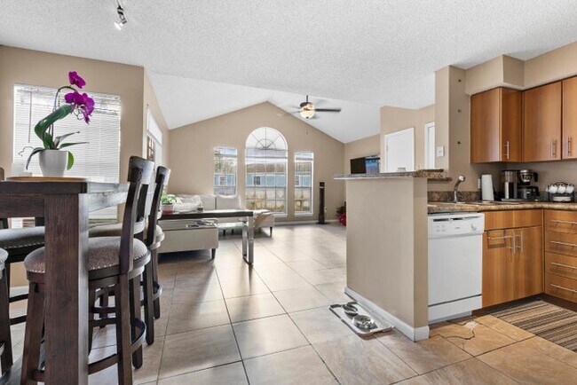 Foto del edificio - 1365 Crystal Way