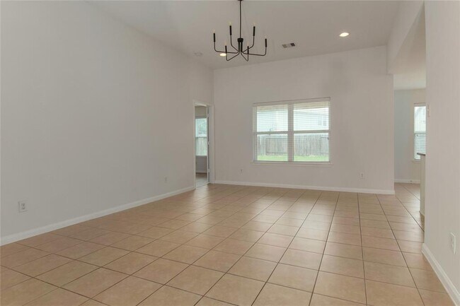 Building Photo - 5003 Oak Briar Ln