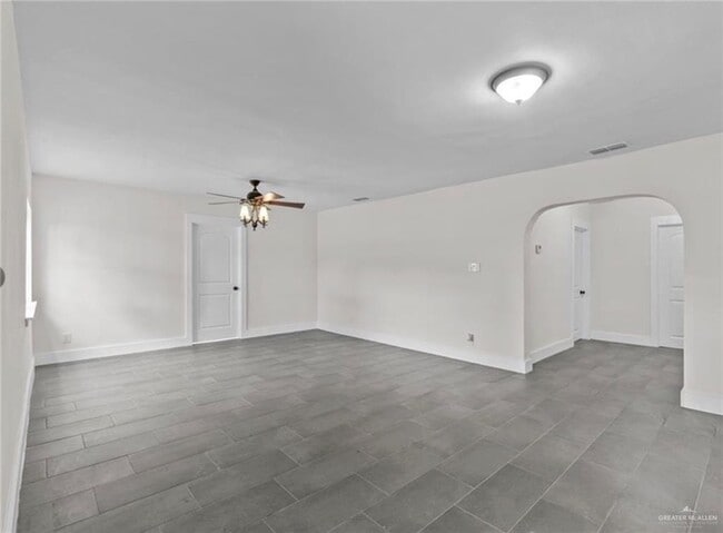 Building Photo - 10 Rio Rancho Rd