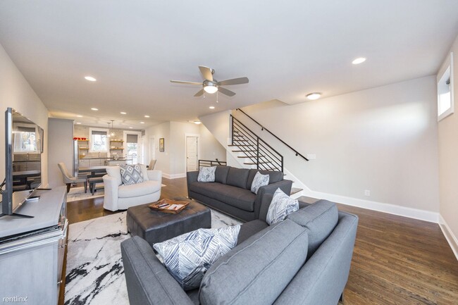 Building Photo - 2 br, 2.5 bath Townhome - 2701 Biloxi Aven...
