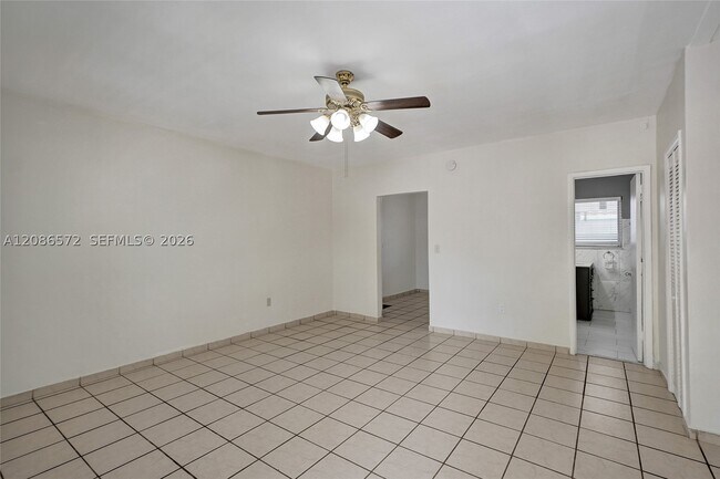 Foto del edificio - 7300 Byron Ave