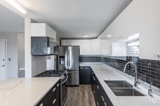 Building Photo - 21 Kristin