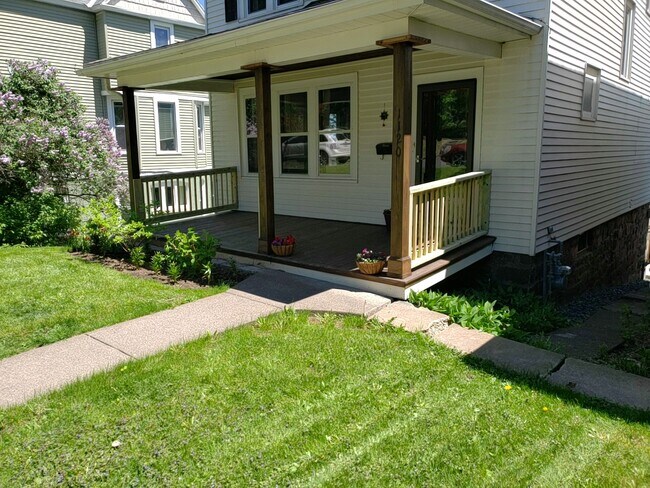 Foto del edificio - 1120 E 6th St