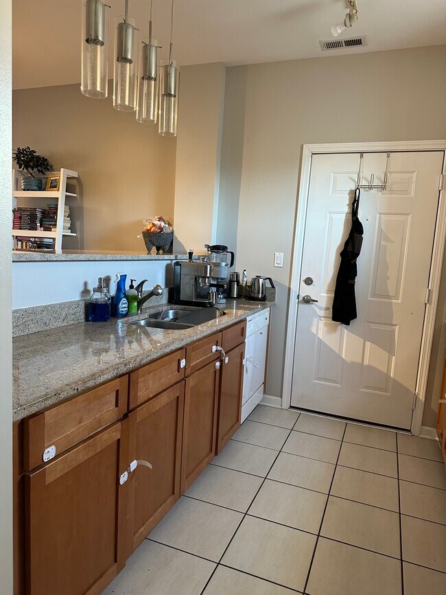 Kitchen - 807 W University Ln