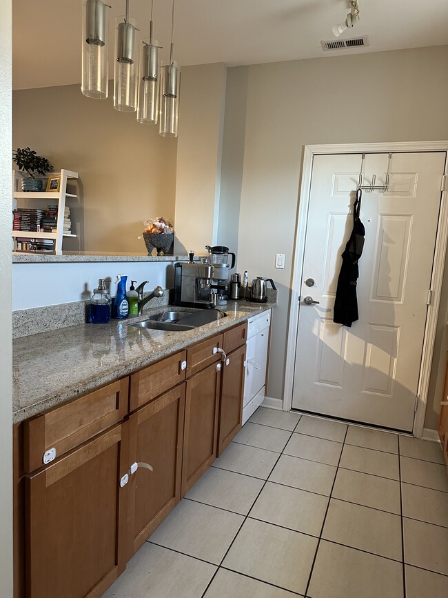 Kitchen - 807 W University Ln