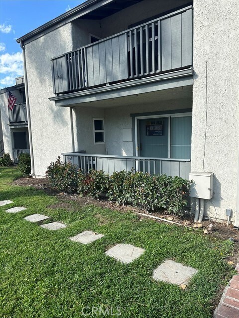 Foto principal - 1865 N Brea Blvd