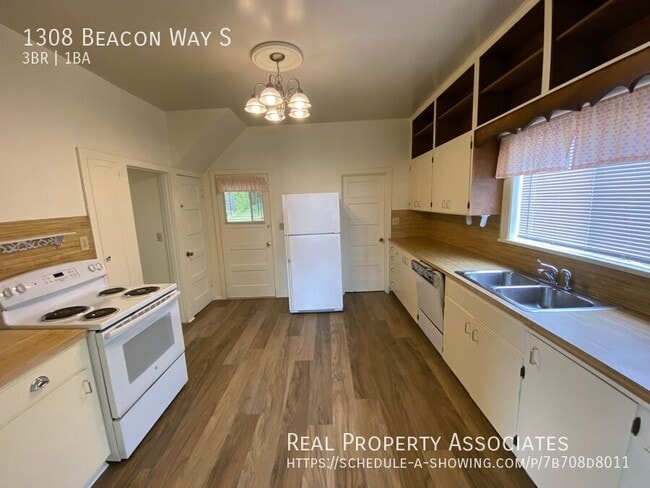 Building Photo - 1308 Beacon Wy S