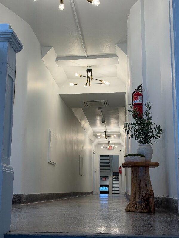 Foto del edificio - 1388 W 83rd St