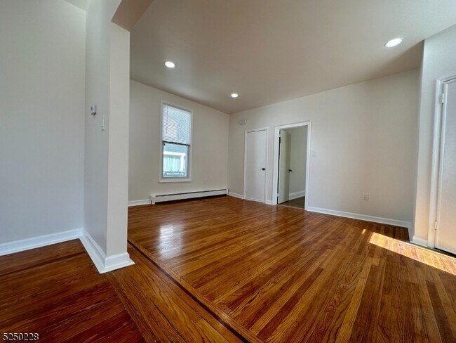 Foto del edificio - 99 Brookfield Ave