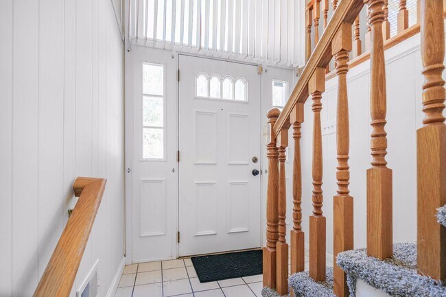 Foto del edificio - Spacious 4 BR/2.5 BA Single-Family Home in...