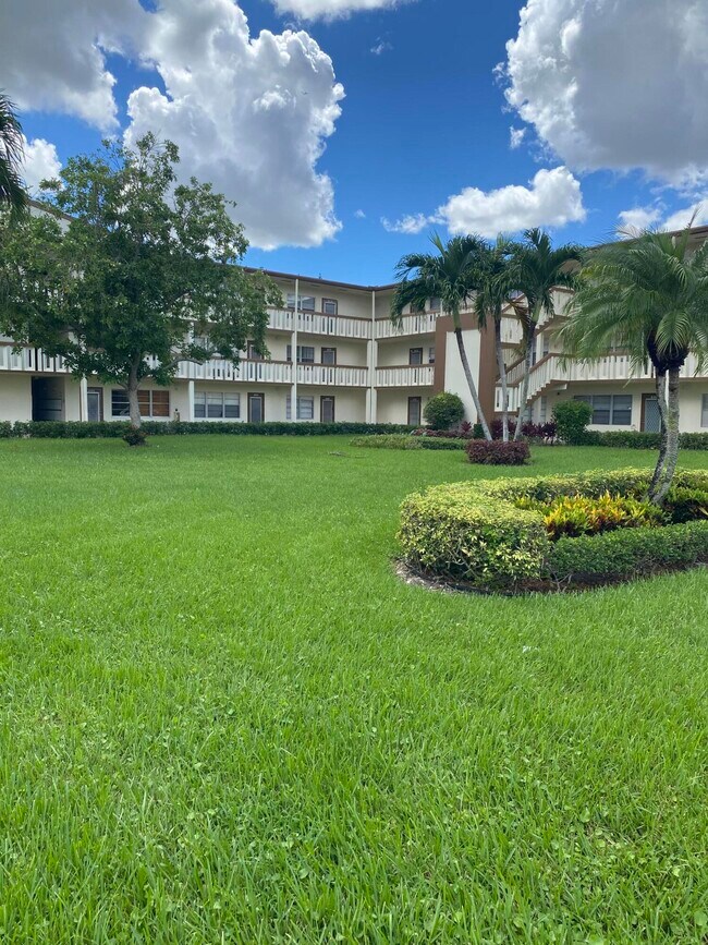 Foto del edificio - 528 Mansfield M