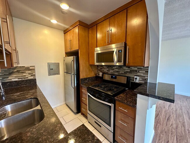 Foto del edificio - 12737 Matteson Ave