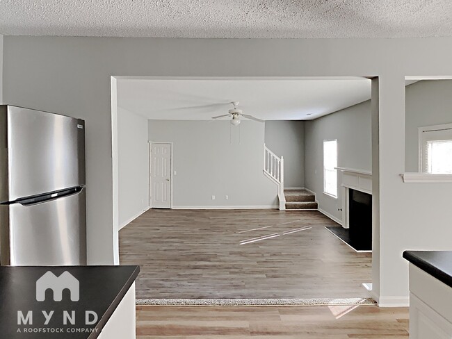 Building Photo - 1128 Village Oaks