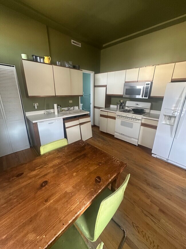 Foto del edificio - 1523 N Elk Grove Ave