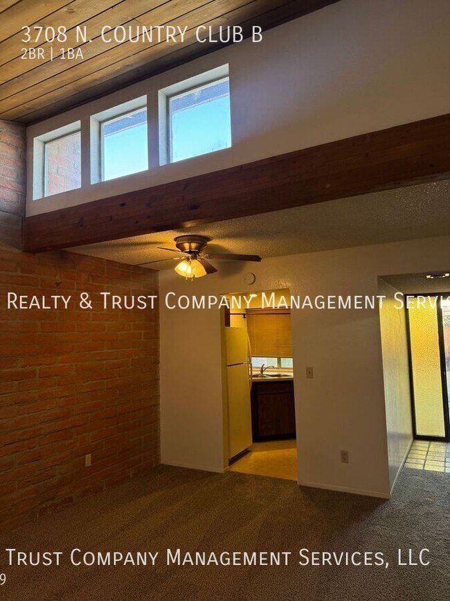 Foto del edificio - 3708 N Country Club Rd