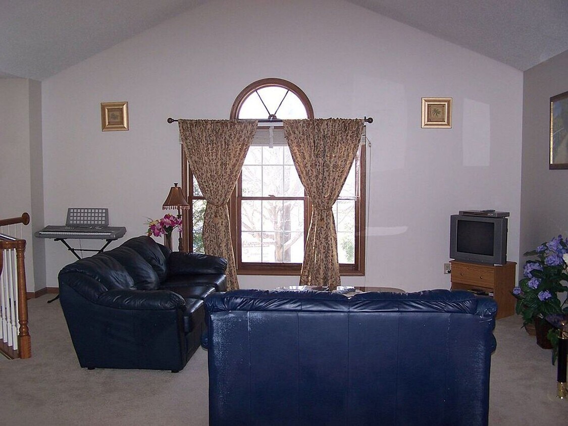 Foto del edificio - 8958 Knollwood Dr