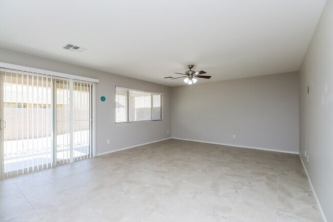 Foto del edificio - 2565 E Southern Ave