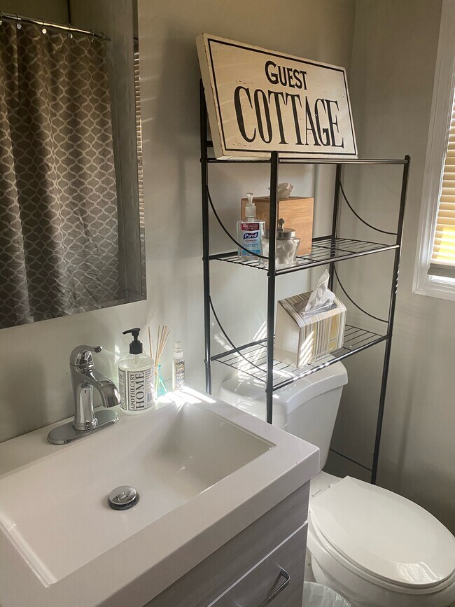 Bathroom - 364 Argus Cir NW