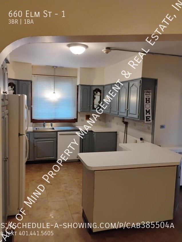 Foto principal - Spacious 3BR First Floor Unit w/ W/D Hooku...