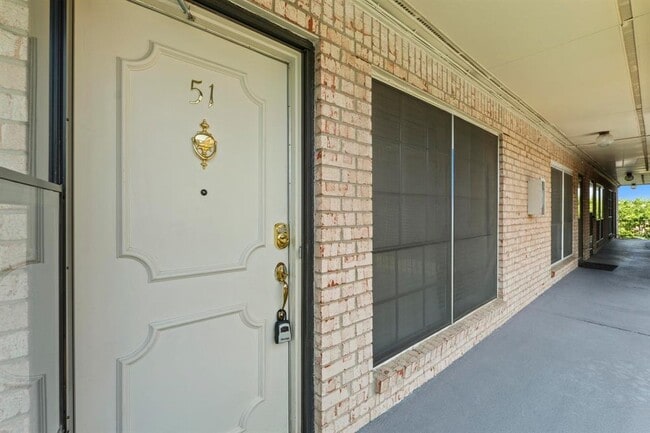 Foto del edificio - 2425 Ashdale Dr