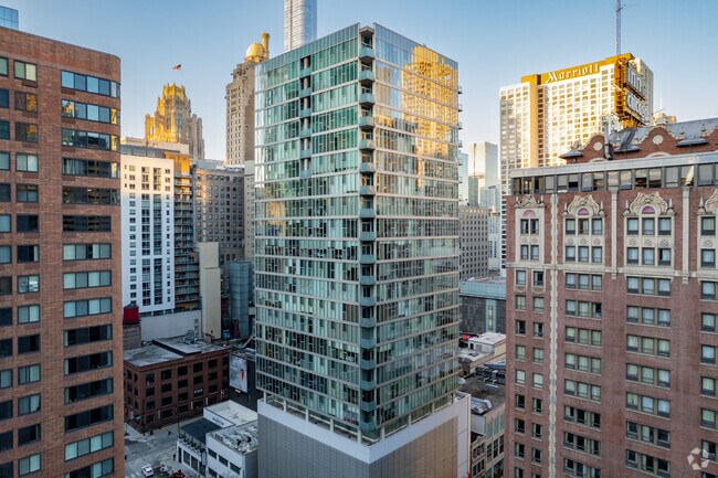 Building Photo - 550 N Saint Clair St