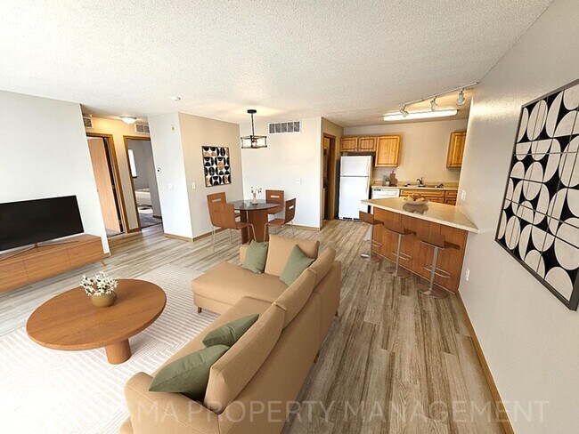 Foto del edificio - 2 BD, BOTTOM LEVEL, NO STEPS, IN UNIT WASH...