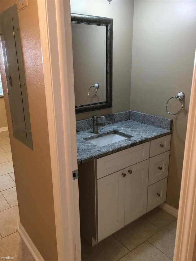 Foto principal - 1218 Abbey Crescent Ln