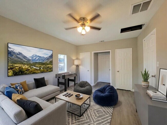 Foto del edificio - 4909 Holloway Dr