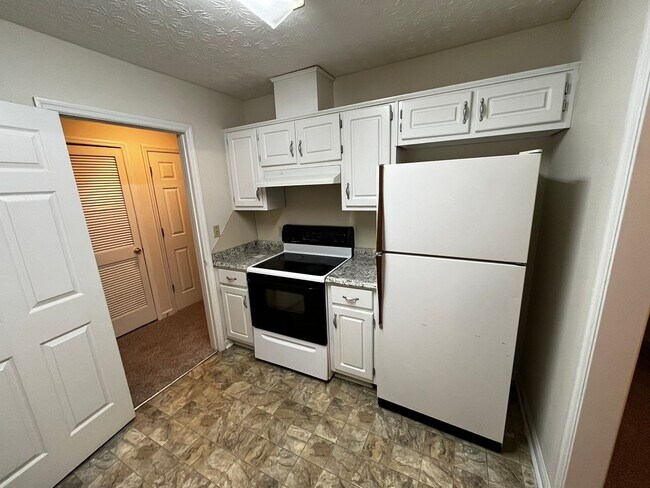 Foto del edificio - Welcome To The Westover Glen Condominiums!