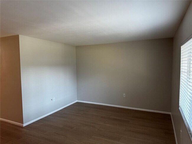 Foto del edificio - 350 79th Ave N