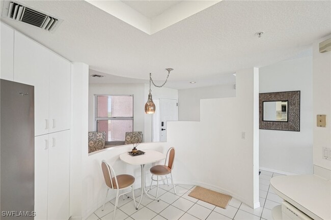 Building Photo - 260 Barefoot Beach Blvd