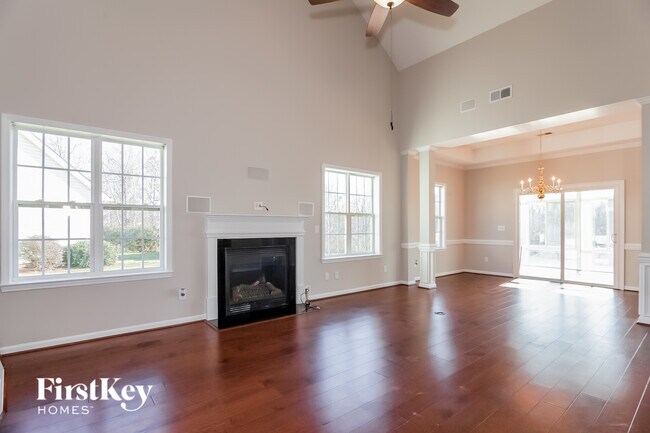 Foto del edificio - 5760 Knoll Ct