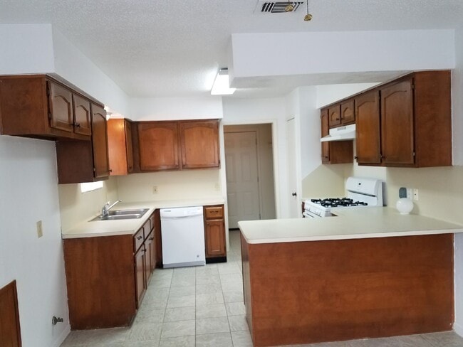 Foto del edificio - 2014 Rycroft Dr