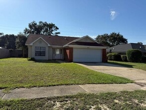 Building Photo - 2715 Summertree Ln