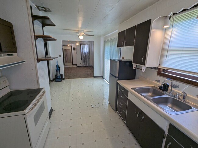 Foto del edificio - 22085 586th Avenue