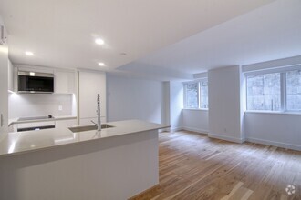 Building Photo - 3460 Rue Peel