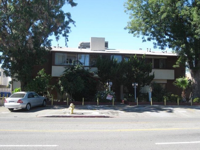 Foto del edificio - 223 E Bunny Ave