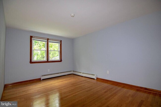 Building Photo - 708 Carmen Dr