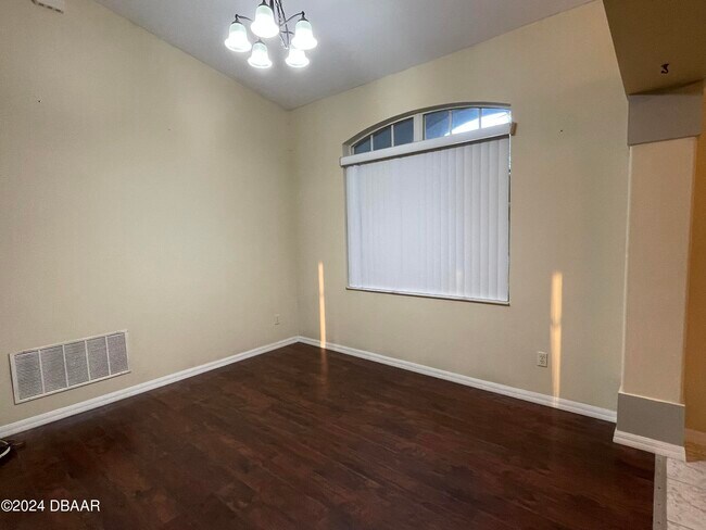 Building Photo - 5990 Shady Creek Ln