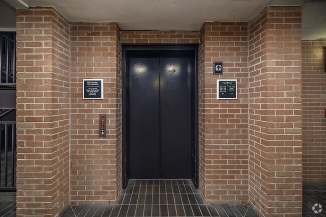 Elevator - King's Reserve Willowbrook