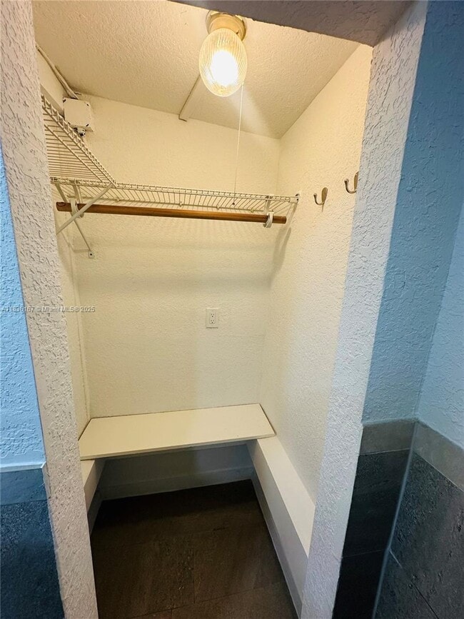 Foto del edificio - 4971 NW 179th St