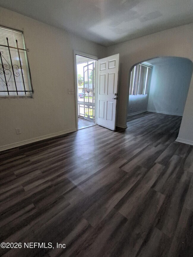 Foto del edificio - 1237 W 19th St