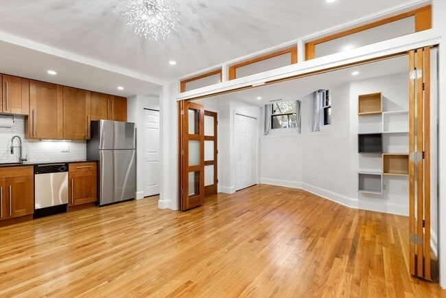 Building Photo - 270 Beacon St