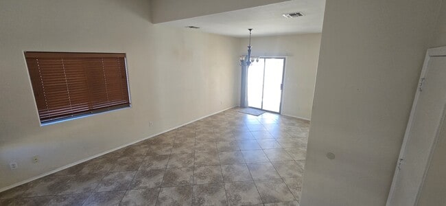 Foto del edificio - 10433 E Butte St