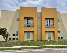 Building Photo - 1312 E Daffodil Ave