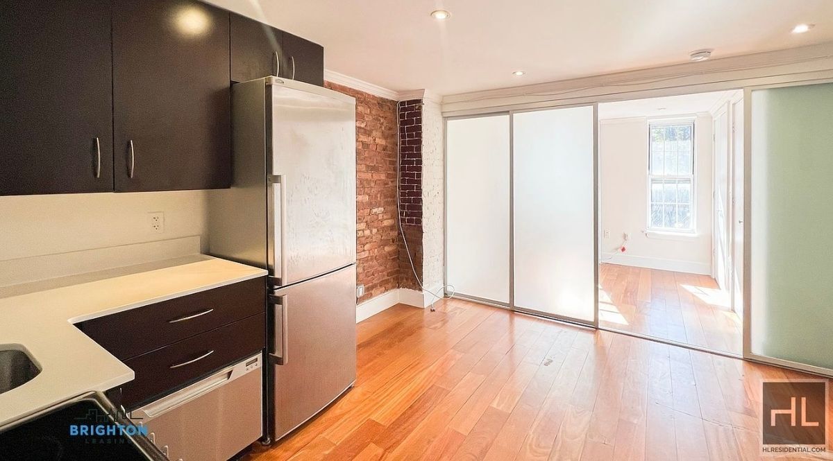 Foto principal - CHARMING EAST VILLAGE 1BR NEAR F TRAIN