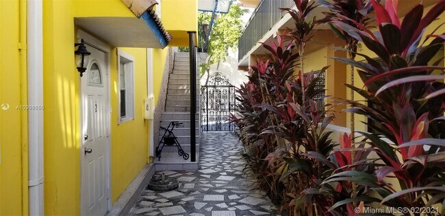 Foto del edificio - 2272 SW 8th St